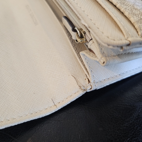 MichaelKors wallet: Used: Cream - Picture 9 of 12